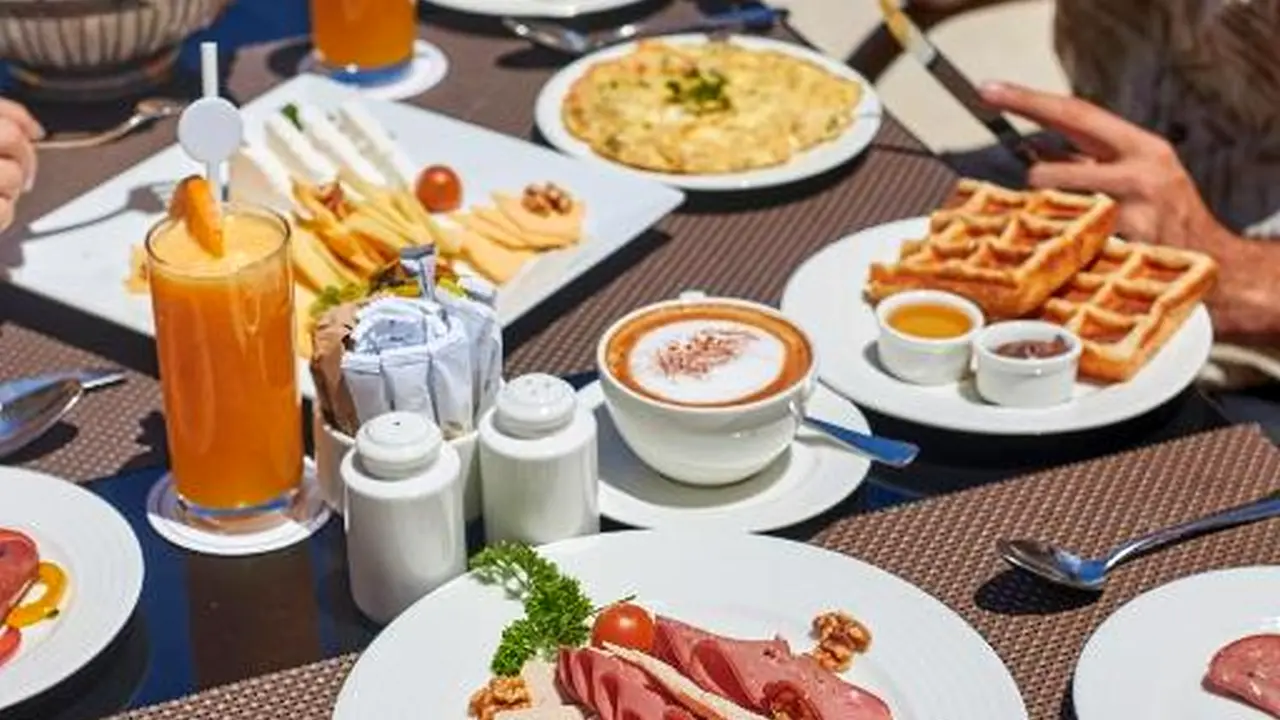 الفندق توليب الجلالة ماجستيك - العين السخنة